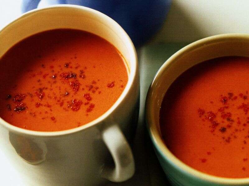Томатный суп в чашке