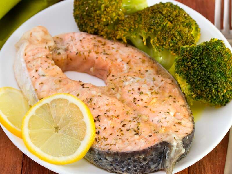 Запеченный в духовке лосось с овощами